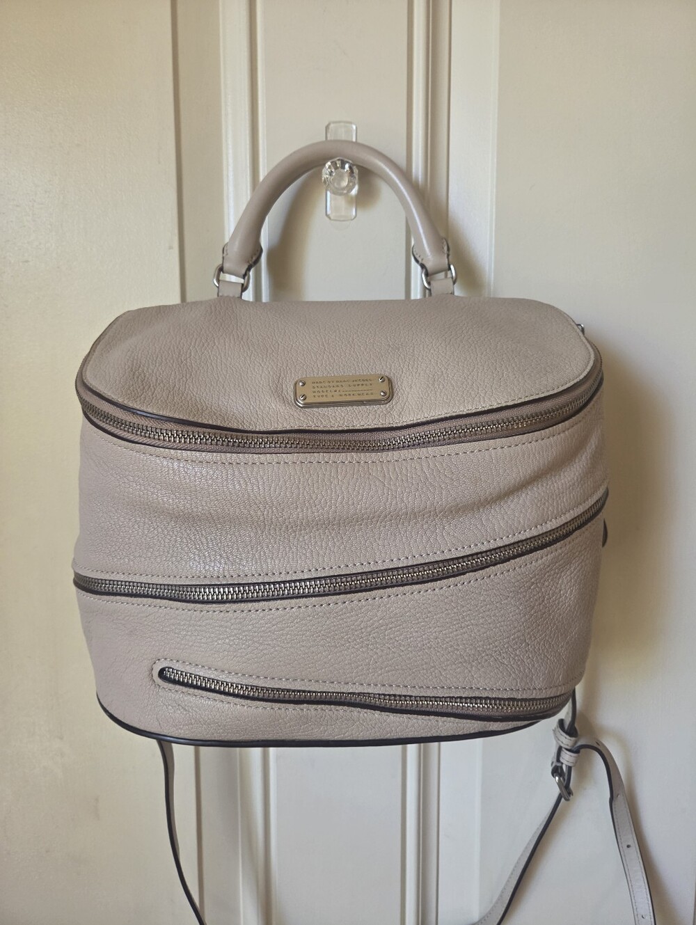 Marc by Marc Jacobs Standard Supply Workwear Beige/Gray Pebbled Leather Bag🩶🧡